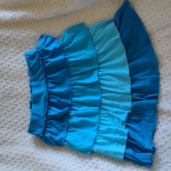 Multi color blue ruffle skirt size 14/16 with shorts under skirt - Picture 1 of 4